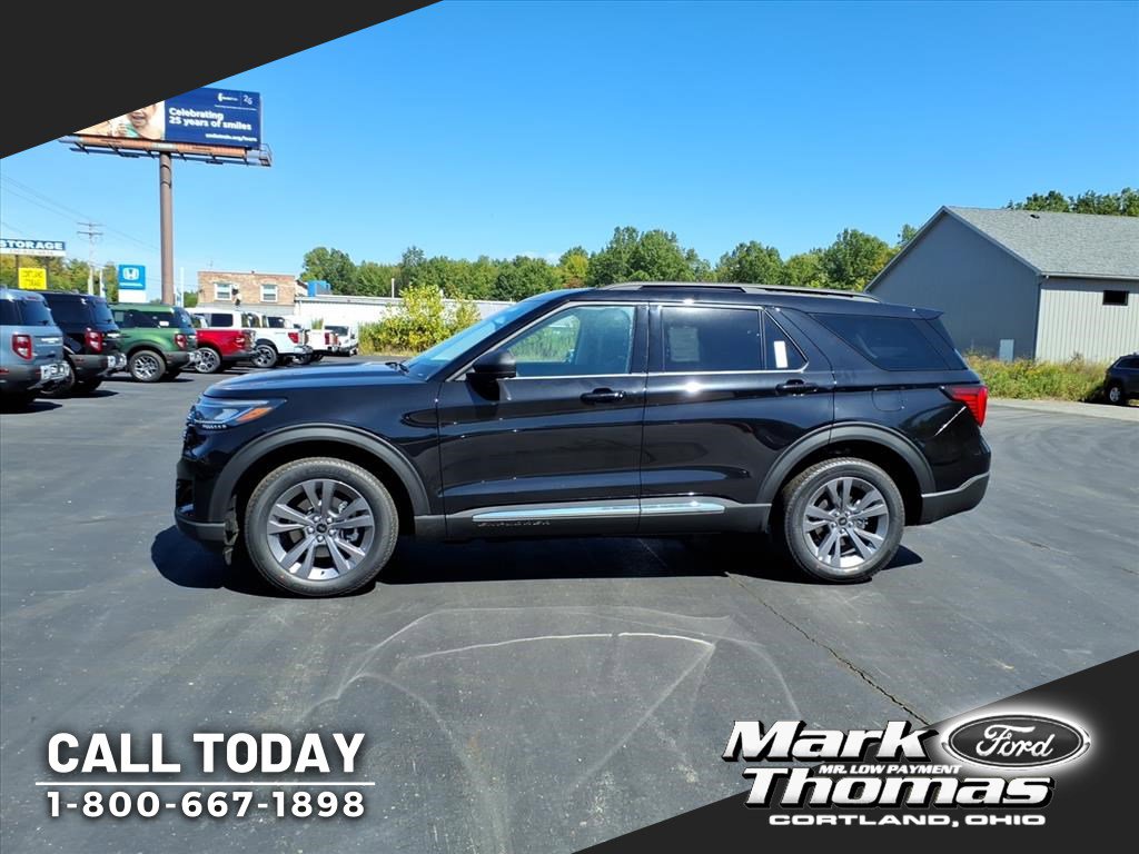 2025 Ford Explorer photo 2