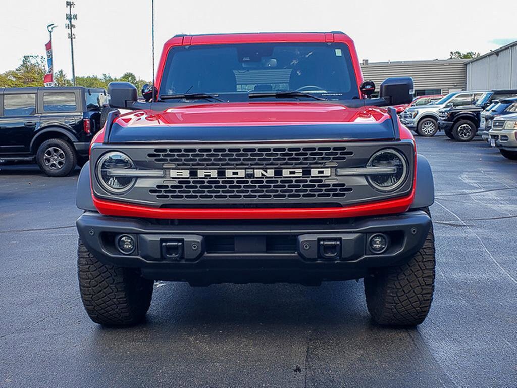 2023 Ford Bronco Badlands photo 2
