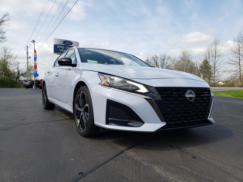Used 2023 Nissan Altima SR Sedan