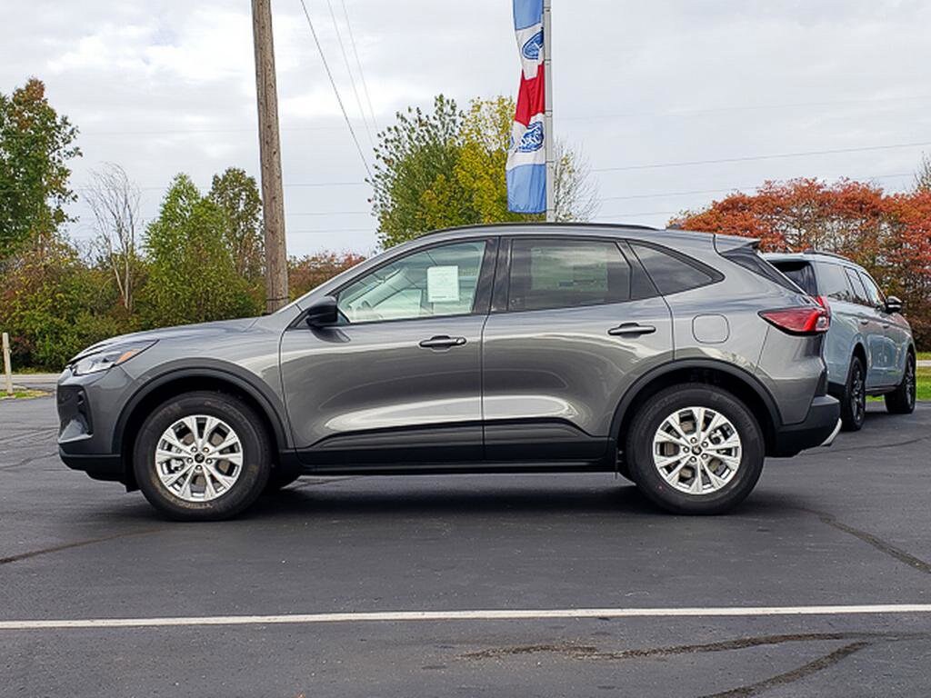 2026 Ford Escape Active photo 2