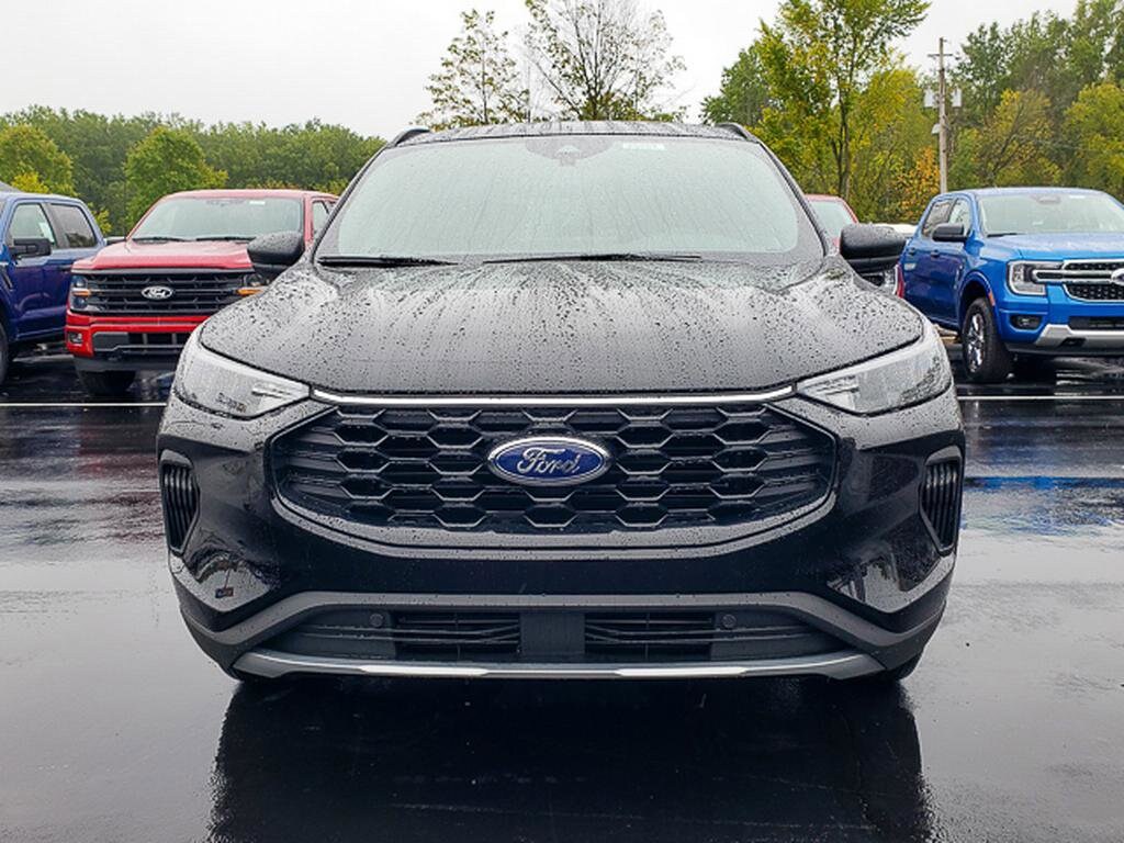 2026 Ford Escape ST-Line photo 2