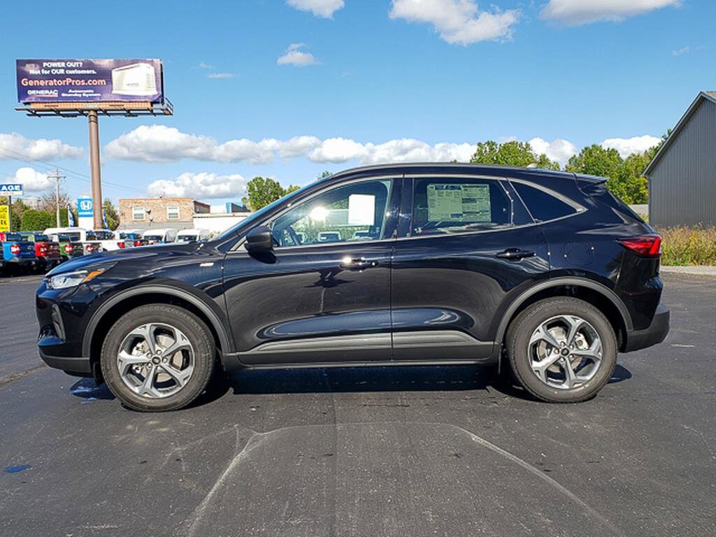 2026 Ford Escape ST-Line photo 3