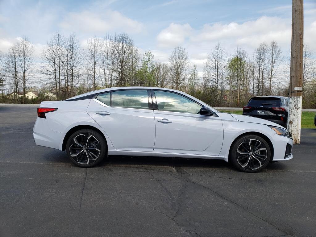 Used 2023 Nissan Altima SR Sedan