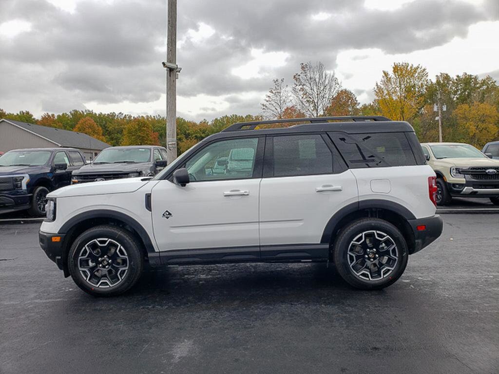 2025 Ford Bronco Sport Outer Banks photo 2