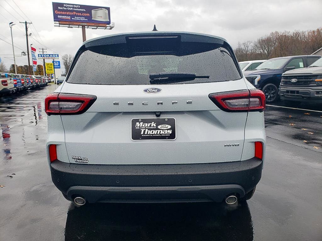 2026 Ford Escape ST-Line photo 4