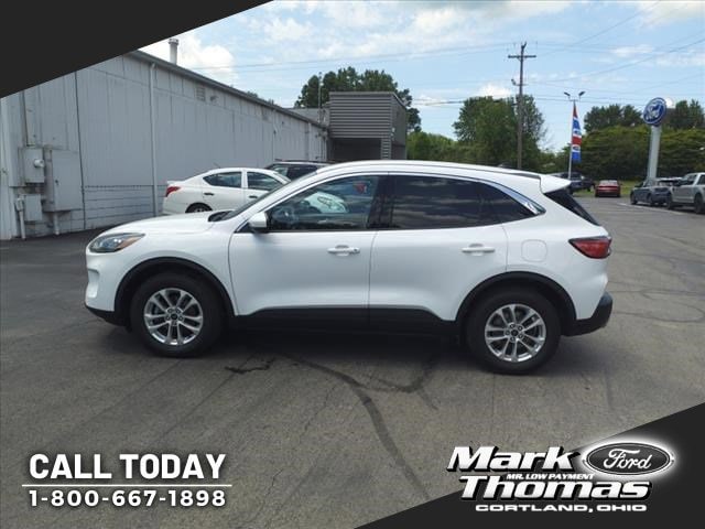 Used 2020 Ford Escape SE with VIN 1FMCU9G60LUA27370 for sale in Cortland, OH