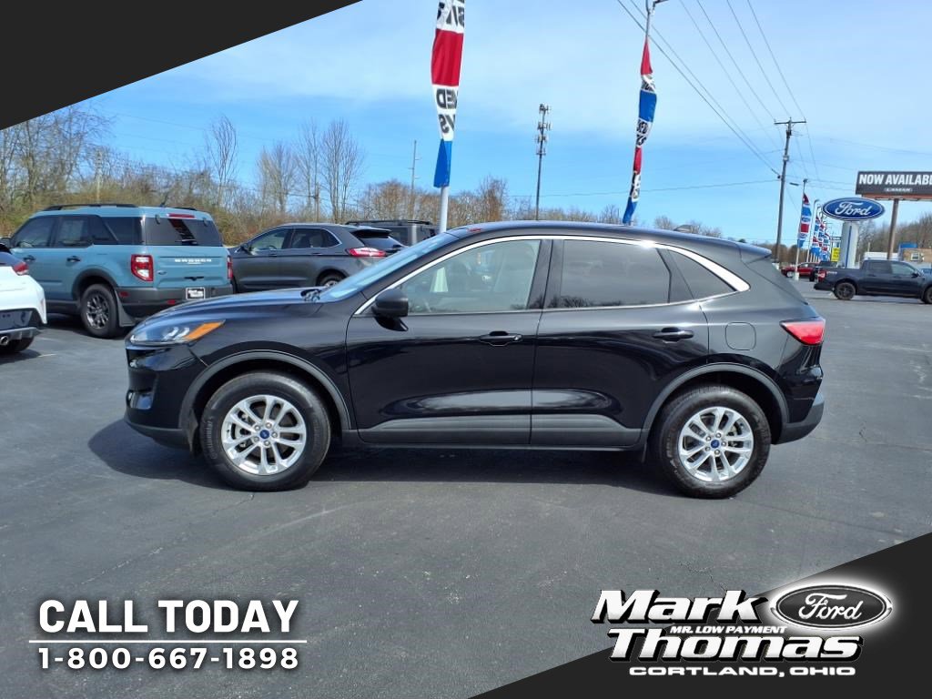 Used 2022 Ford Escape SE with VIN 1FMCU9G63NUB06759 for sale in Cortland, OH