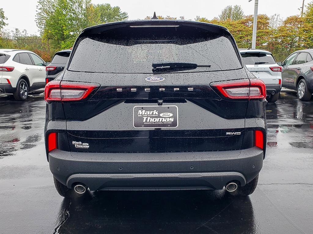 2026 Ford Escape ST-Line photo 4