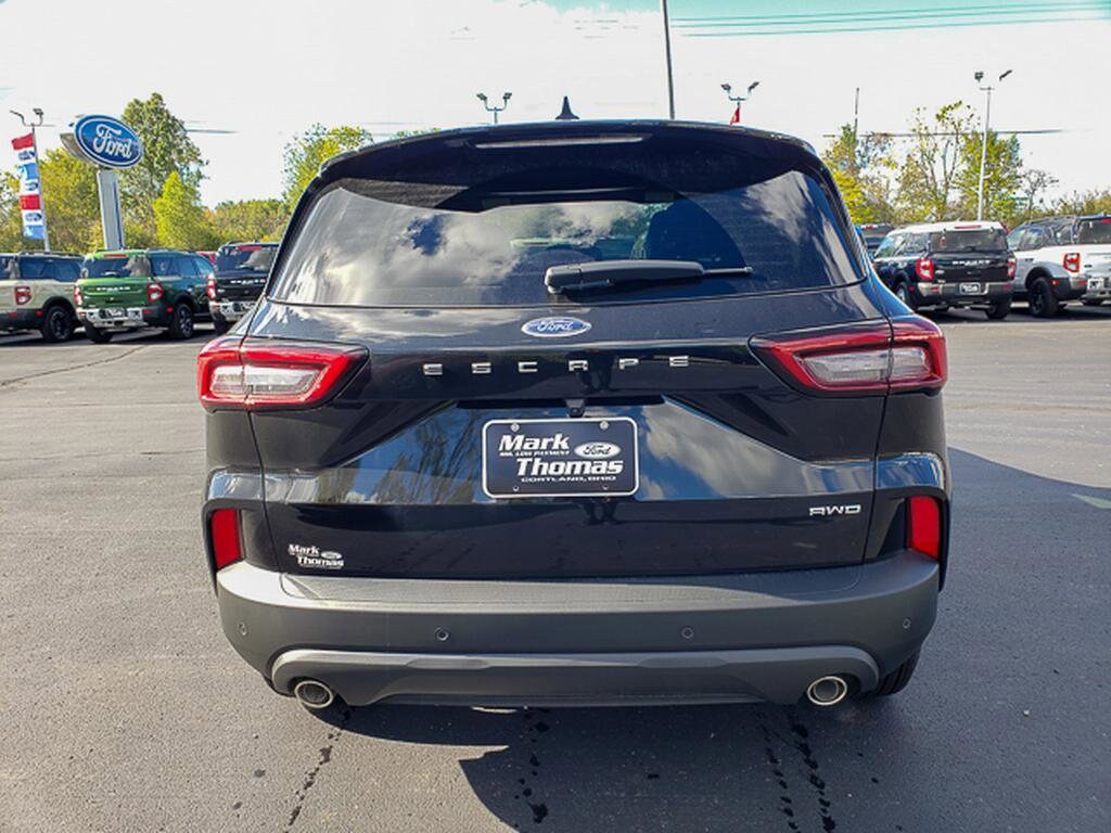 2026 Ford Escape ST-Line photo 4