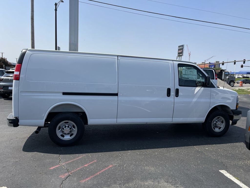 2025 Chevrolet Express Cargo Work Van - Photo 5