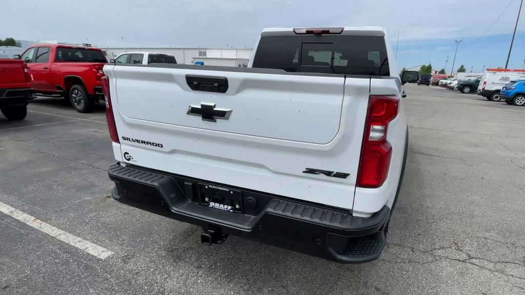 2026 Chevrolet Silverado 1500 ZR2 - Photo 9