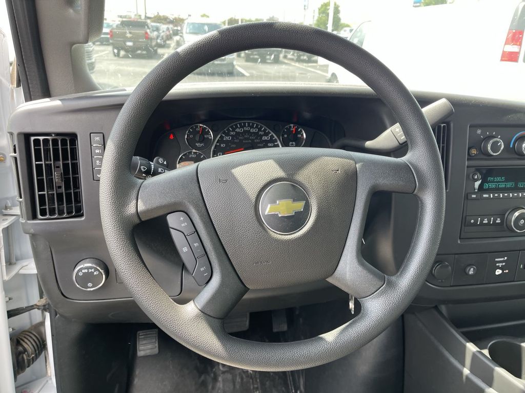 2025 Chevrolet Express Cargo Work Van - Photo 9