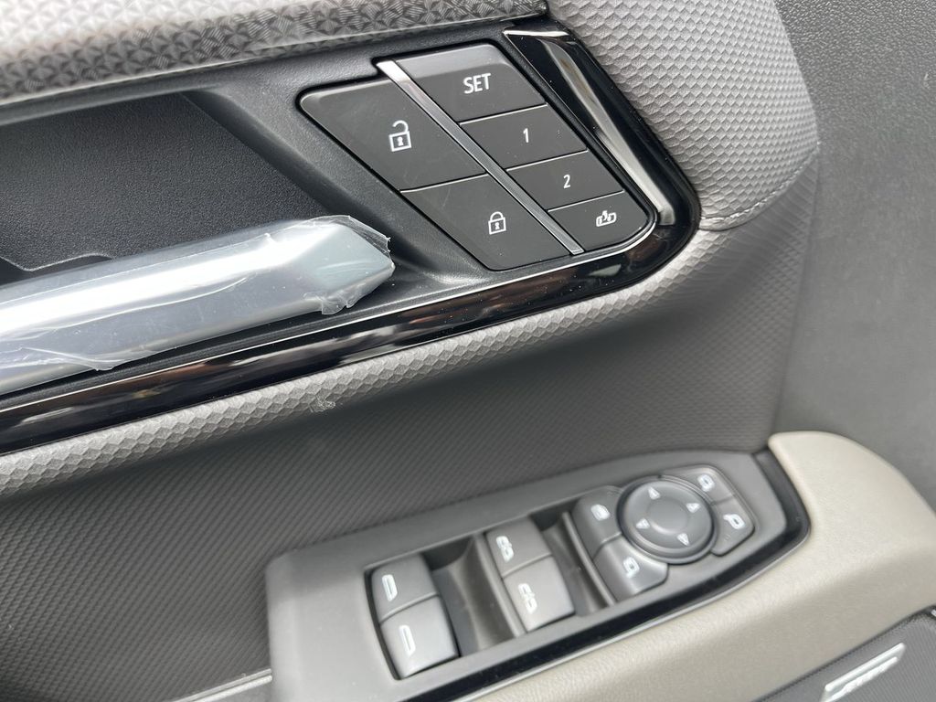 2026 Chevrolet Silverado 1500 ZR2 - Photo 13