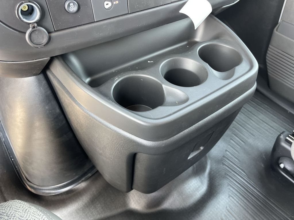 2025 Chevrolet Express Cargo Work Van - Photo 15