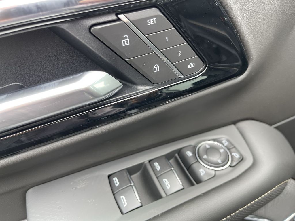 2026 Chevrolet Suburban Premier - Photo 13