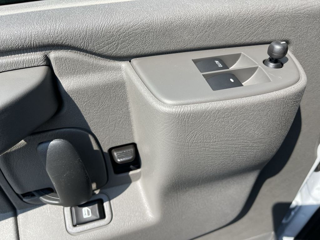 2025 Chevrolet Express Cargo Work Van - Photo 8