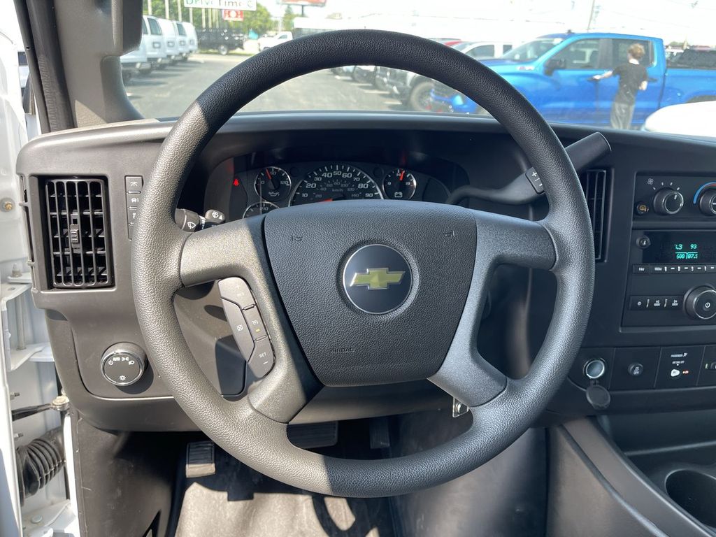2025 Chevrolet Express Cargo Work Van - Photo 9