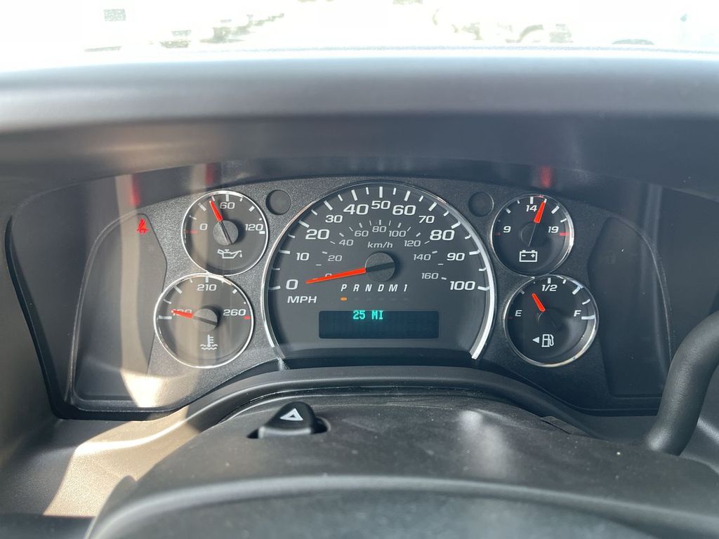 2025 Chevrolet Express Cargo Work Van - Photo 10
