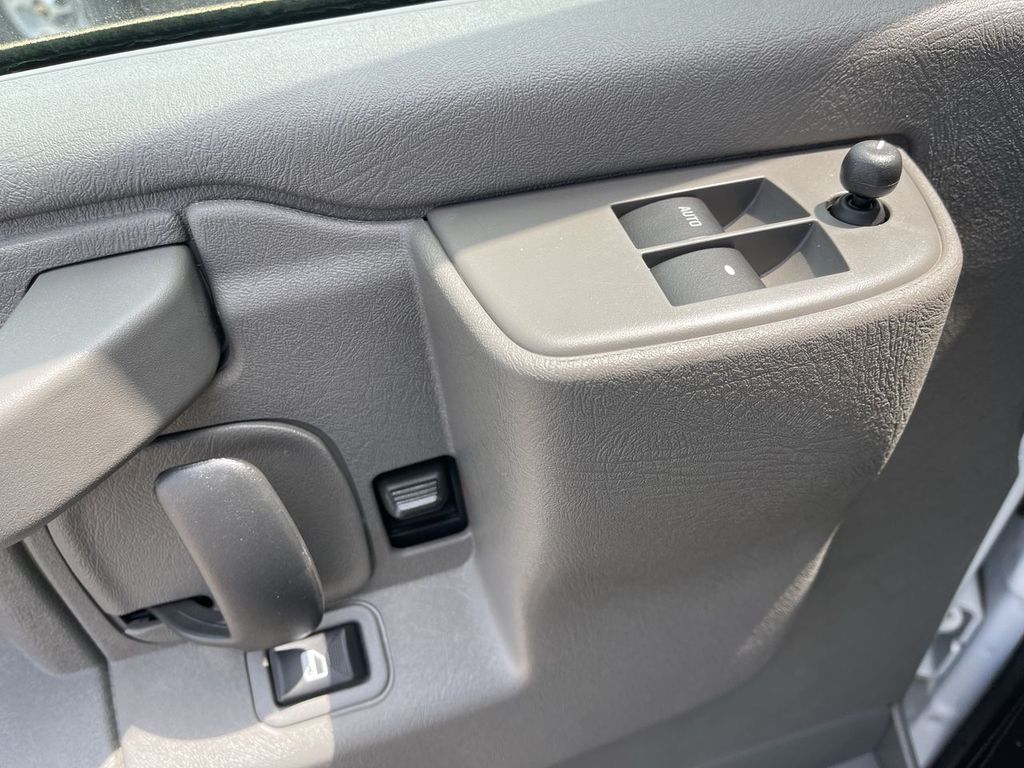 2025 Chevrolet Express Cargo Work Van - Photo 8