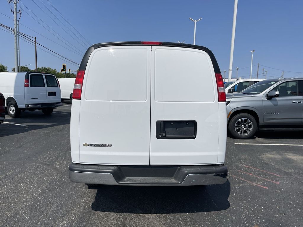 2025 Chevrolet Express Cargo Work Van - Photo 4