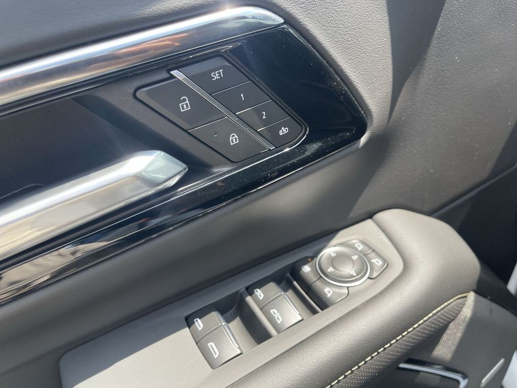2026 Chevrolet Suburban Premier - Photo 13