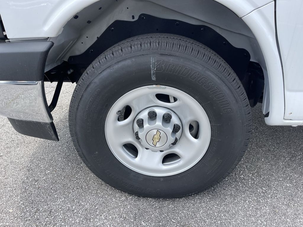 2025 Chevrolet Express Cargo Work Van - Photo 6