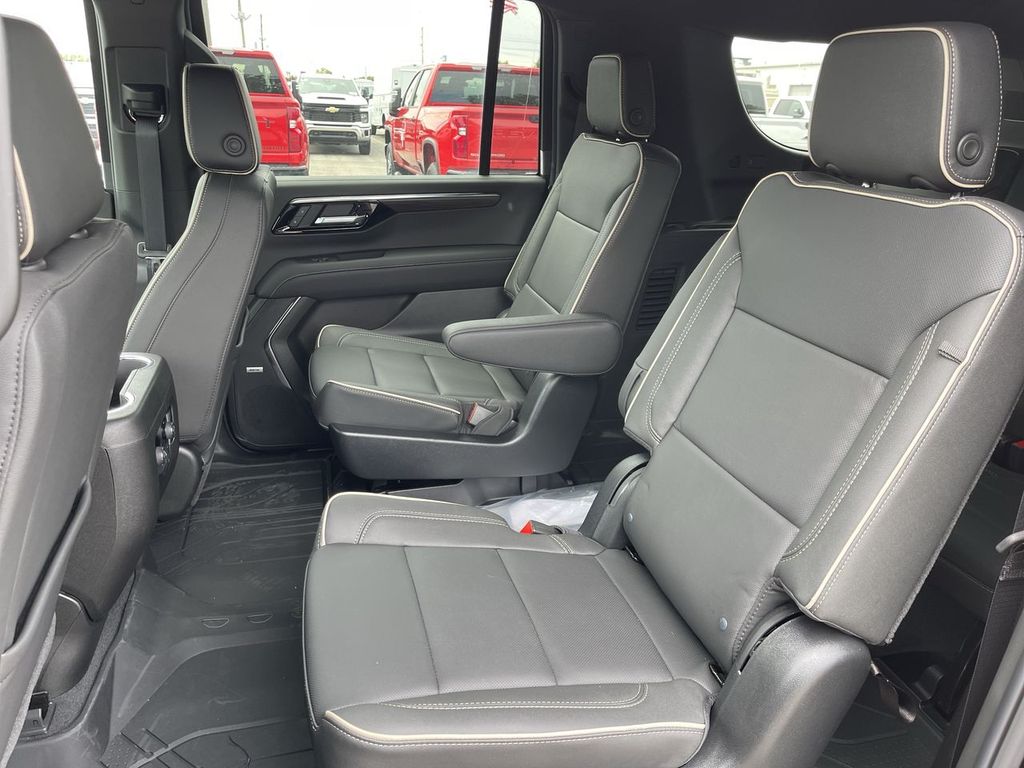 2026 Chevrolet Suburban Premier - Photo 23