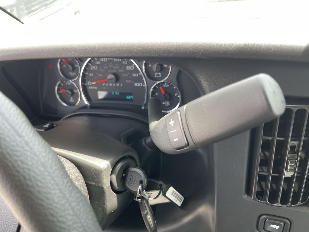 2025 Chevrolet Express Cargo Work Van - Photo 14