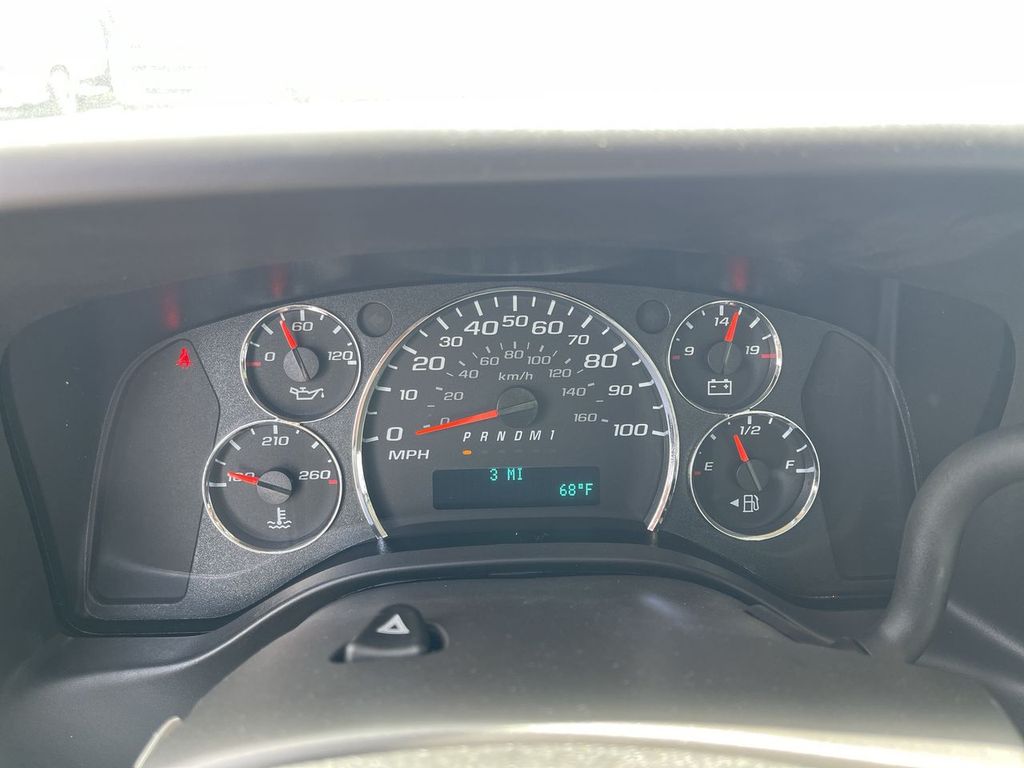 2025 Chevrolet Express Cargo Work Van - Photo 10