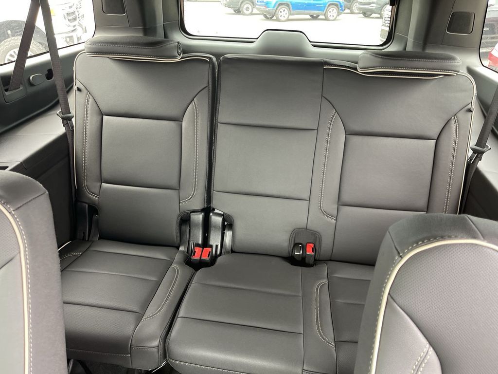 2026 Chevrolet Suburban Premier - Photo 24