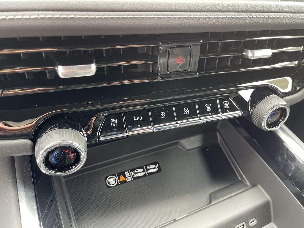 2026 Chevrolet Suburban Premier - Photo 19