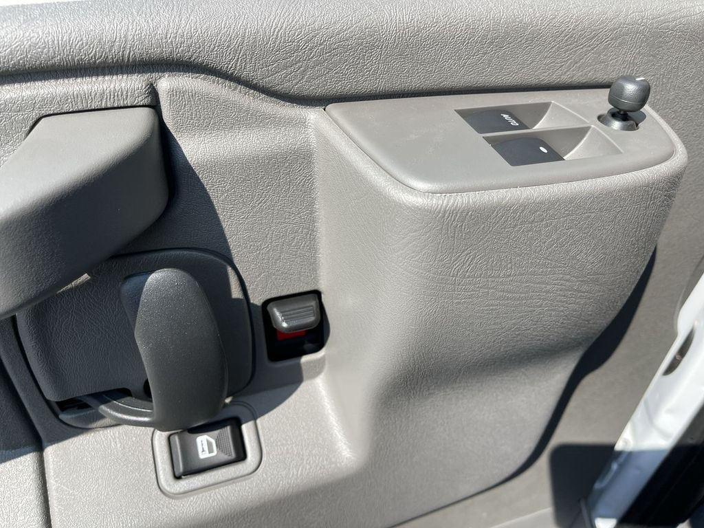 2025 Chevrolet Express Cargo Work Van - Photo 8