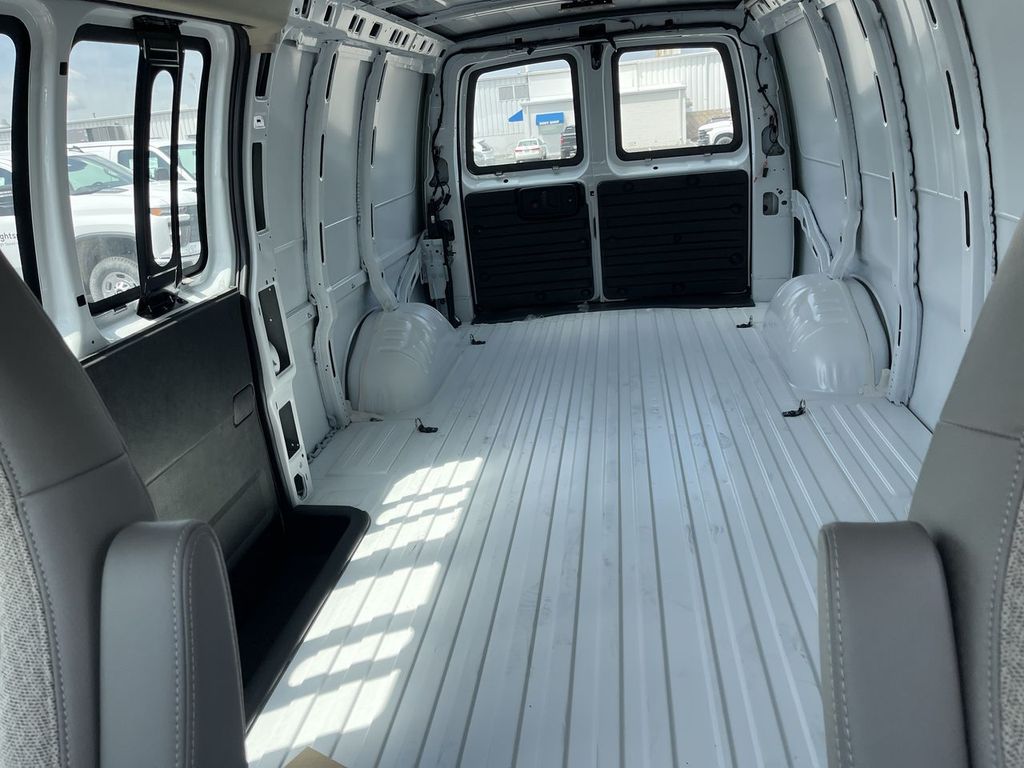 2025 Chevrolet Express Cargo Work Van - Photo 16