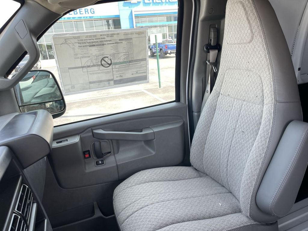 2025 Chevrolet Express Cargo Work Van - Photo 17