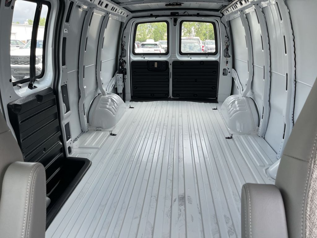 2025 Chevrolet Express Cargo Work Van - Photo 16