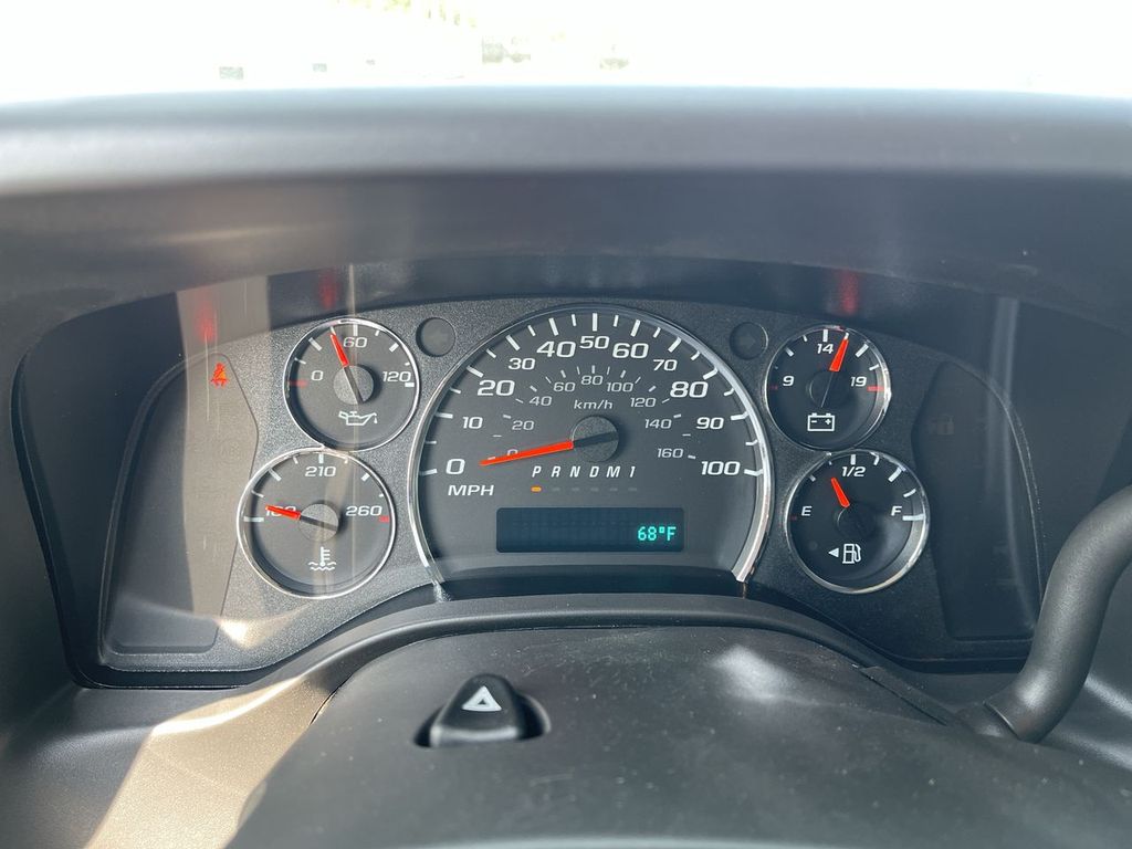 2025 Chevrolet Express Cargo Work Van - Photo 10
