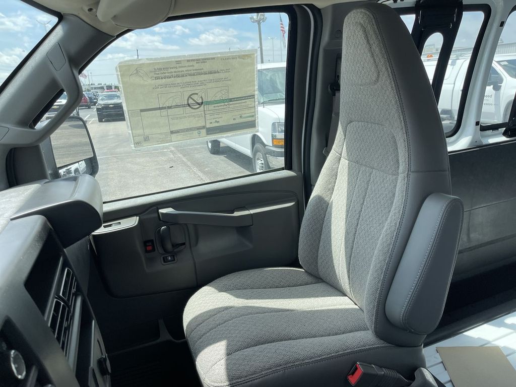 2025 Chevrolet Express Cargo Work Van - Photo 17