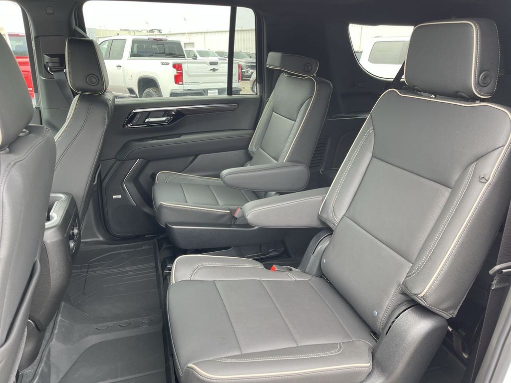 2026 Chevrolet Suburban Premier - Photo 23
