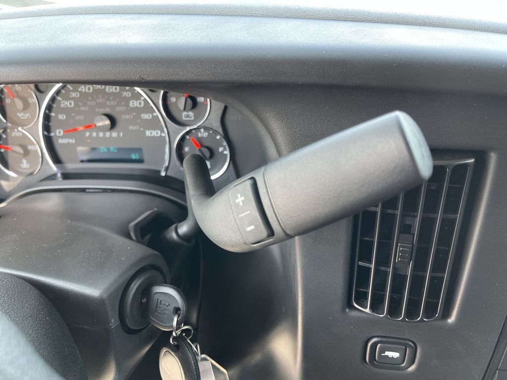 2025 Chevrolet Express Cargo Work Van - Photo 14