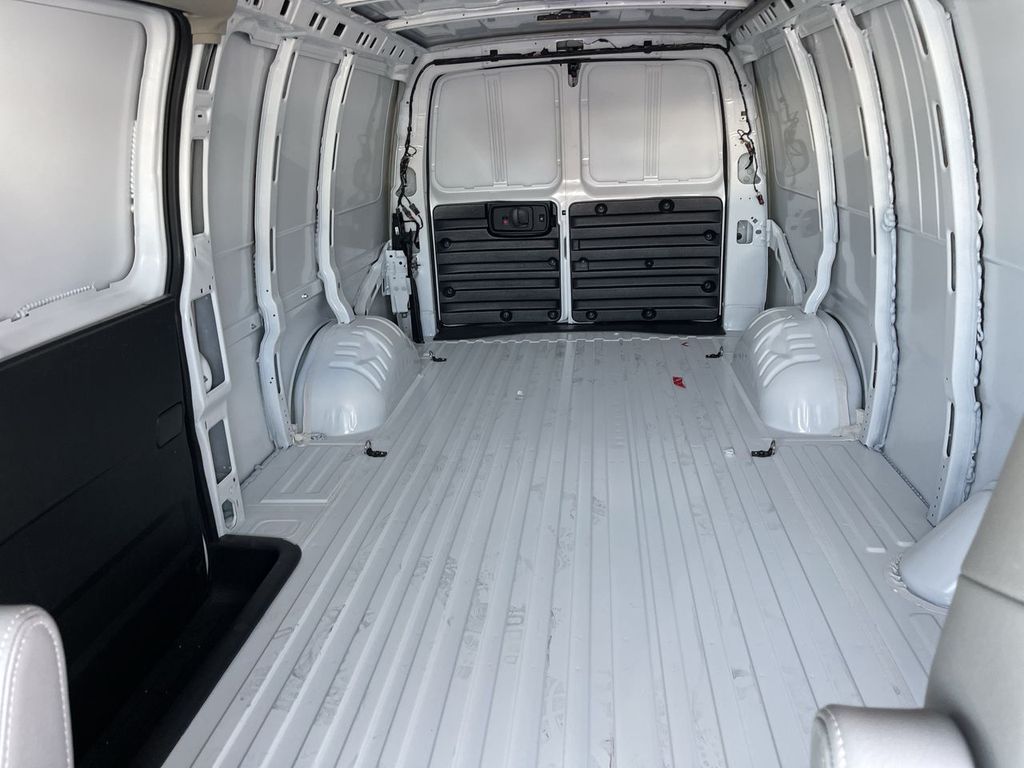 2025 Chevrolet Express Cargo Work Van - Photo 16