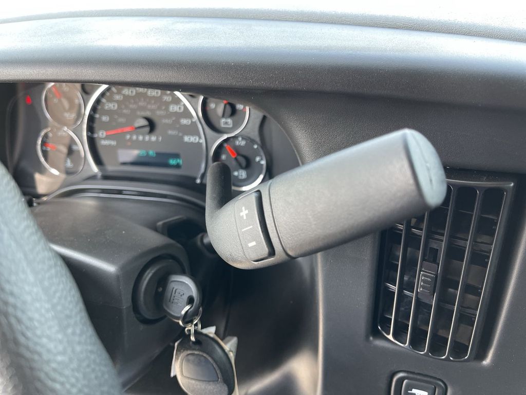2025 Chevrolet Express Cargo Work Van - Photo 14