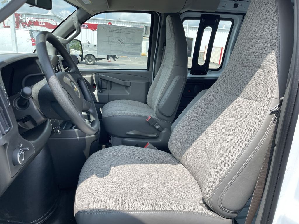 2025 Chevrolet Express Cargo Work Van - Photo 7