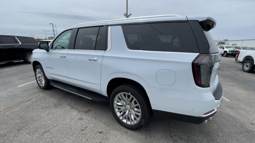 2026 Chevrolet Suburban Premier - Photo 8