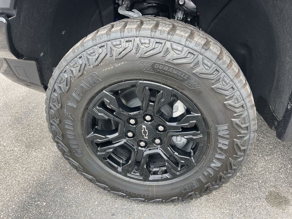 2026 Chevrolet Silverado 1500 ZR2 - Photo 10