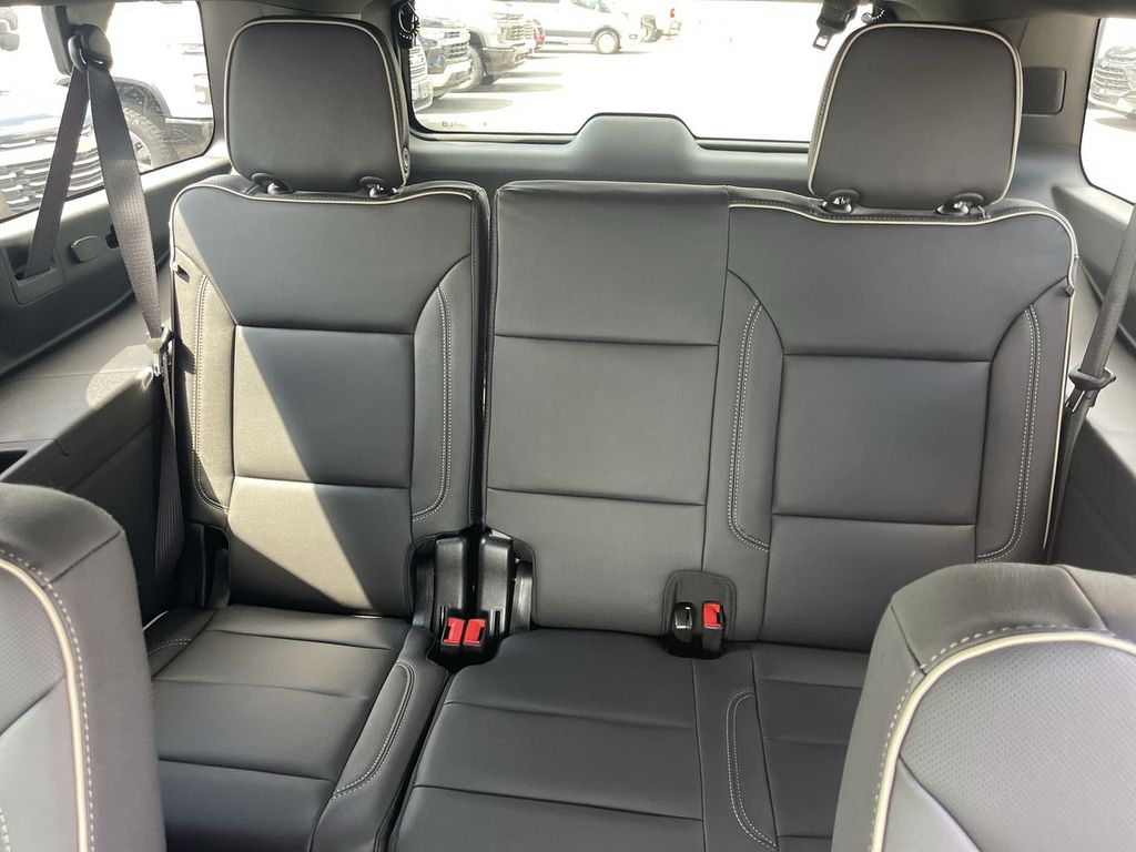 2026 Chevrolet Suburban Premier - Photo 24
