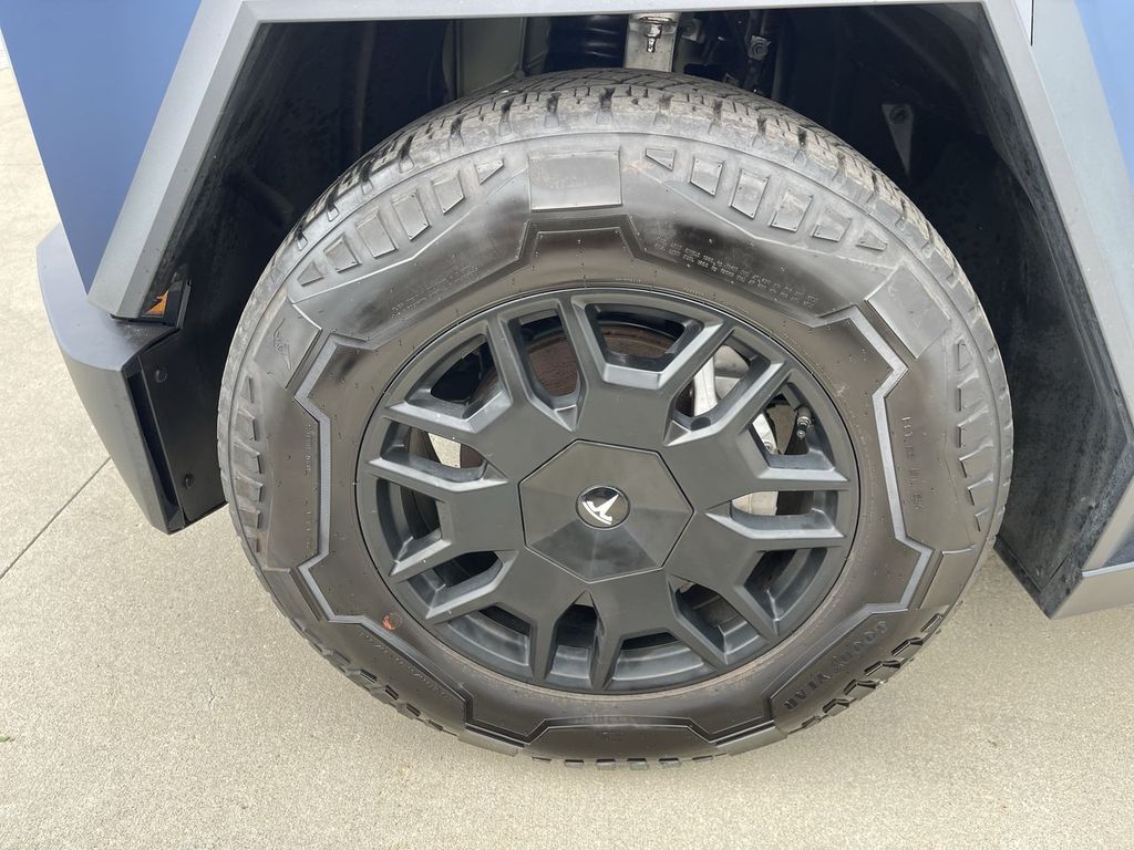 Used 2024 Tesla Cybertruck Base with VIN 7G2CEHED2RA019263 for sale in Vermilion, OH