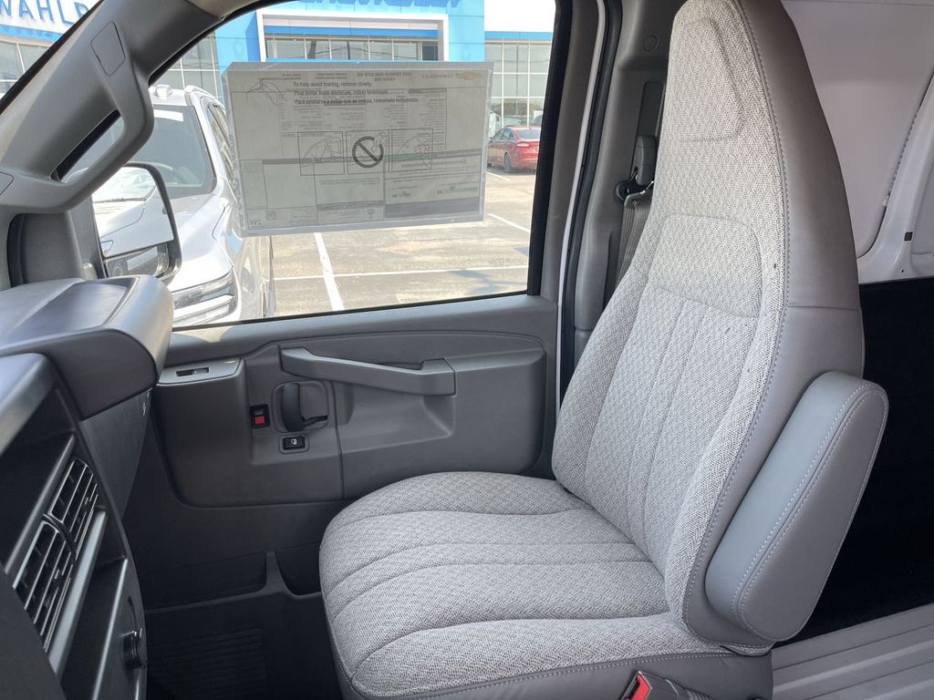 2025 Chevrolet Express Cargo Work Van - Photo 17
