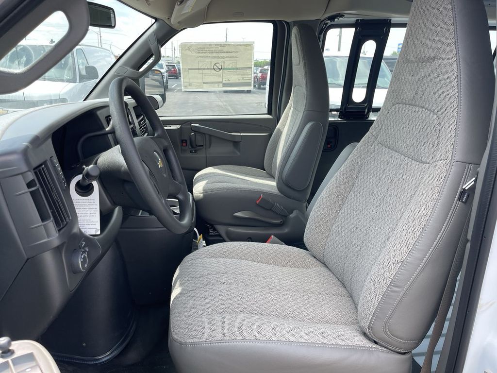 2025 Chevrolet Express Cargo Work Van - Photo 7