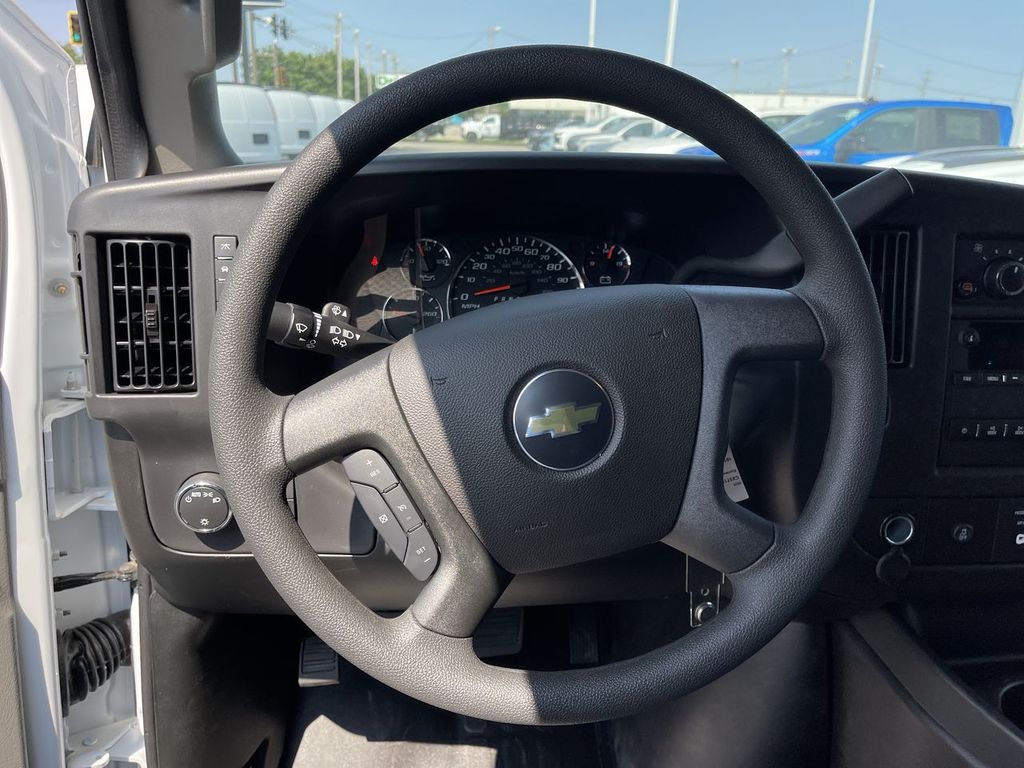 2025 Chevrolet Express Cargo Work Van - Photo 9