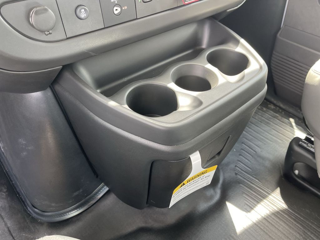 2025 Chevrolet Express Cargo Work Van - Photo 15